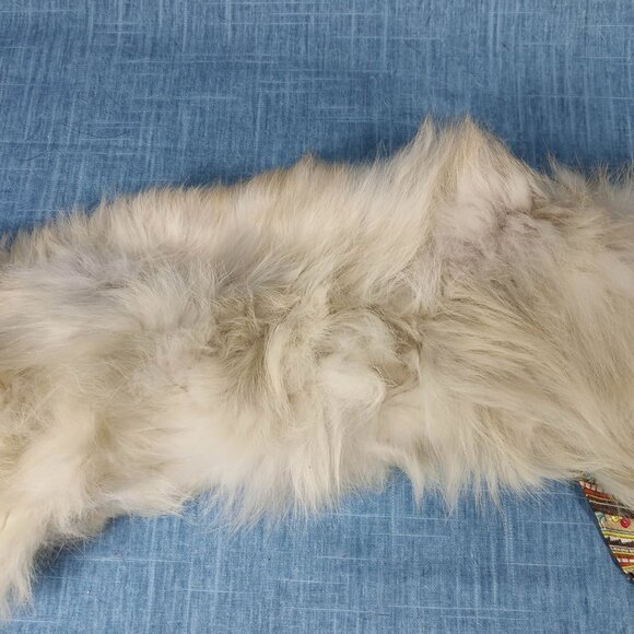 1960's White Fur Scarf with Paisley Silk Lining - Picture 3 of 5